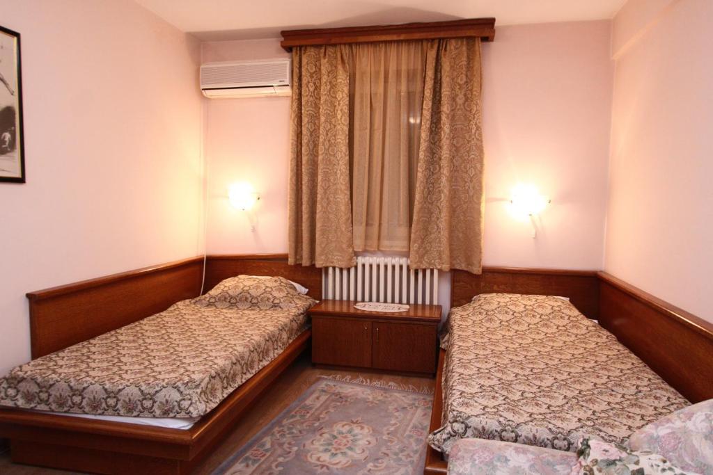 Garni Hotel Pbg Subotica Oda fotoğraf