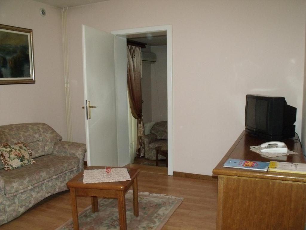Garni Hotel Pbg Subotica Oda fotoğraf
