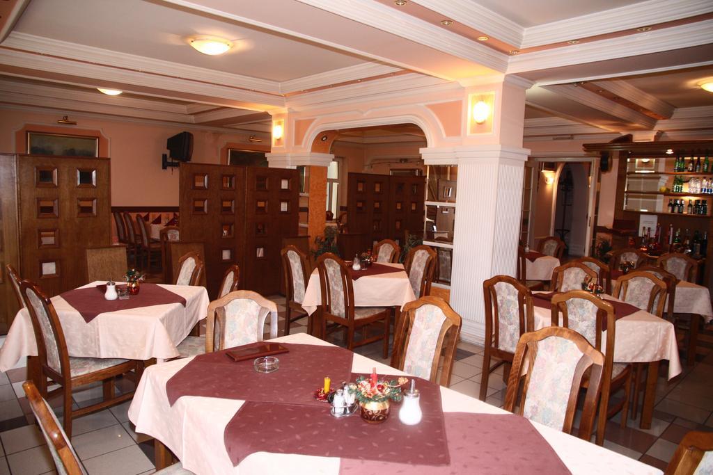 Garni Hotel Pbg Subotica Restoran fotoğraf